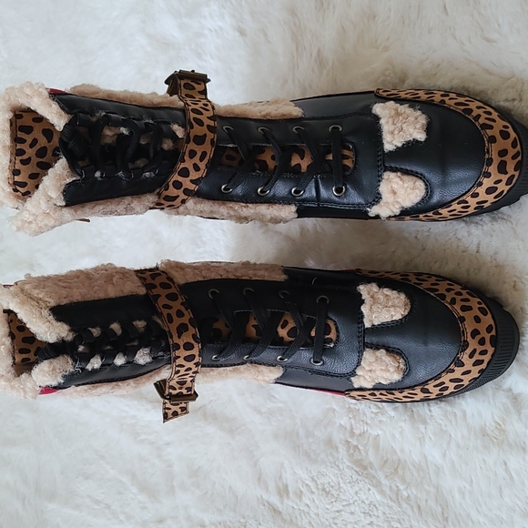 BAMBOO Shoes - Nwot Bamboo Lug boots